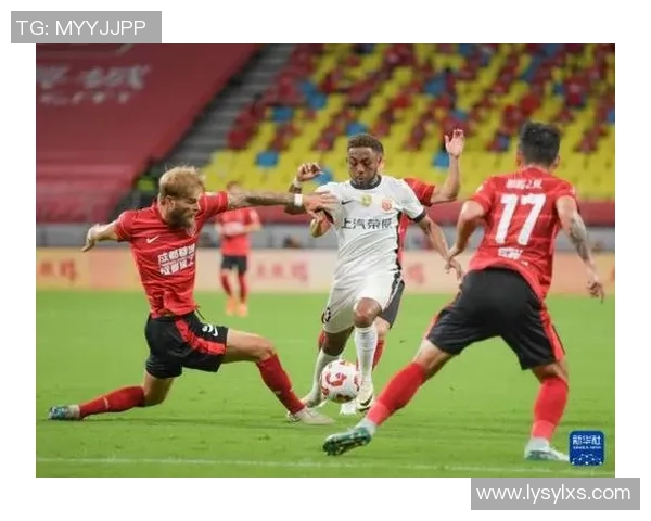 上海海港对阵成都蓉城全力争胜 激烈角逐点燃中超赛季新篇章