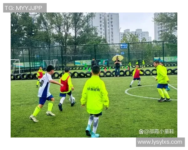 《足球场上的传奇之路：年轻球员如何突破自我，成就伟大梦想》