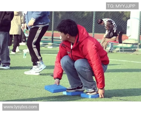 以比赛为核心，探讨竞技体育中的团队合作与个人表现如何互相促进与平衡