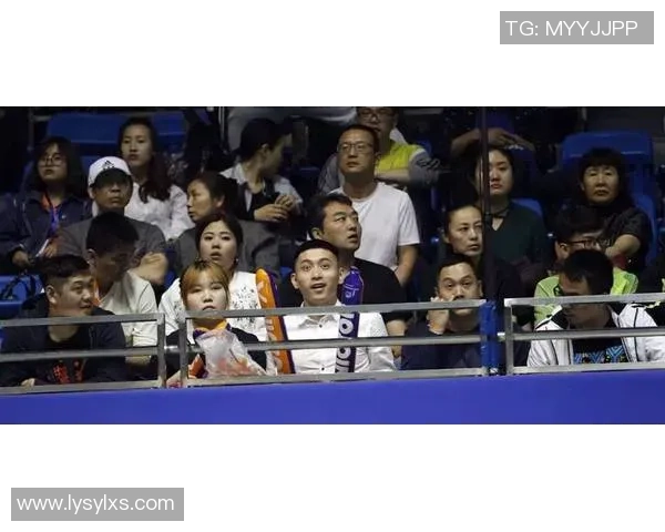 足球巨星崛起之路 揭秘他们背后的奋斗与荣耀